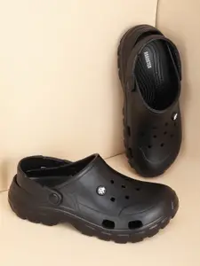 The Roadster Lifestyle Co Men Solid Clogs Flip Flops