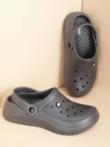 The Roadster Lifestyle Co Men Nuo Clogs