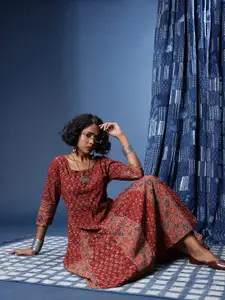Taavi Ajrakh Floral Printed Pure Cotton Kurta