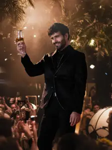 Blackberrys Men Slim-Fit Single-Breasted Blazers