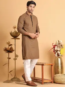 Jompers Men Embroidered Regular Sequinned Kurta with Pyjamas