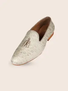 TANNY SHOES Men Woven Design Printed Round Toe Ethnic Mojaris