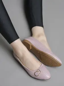 DressBerry Women Textured Ballerinas Flats