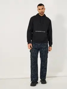 Styli Men Utility  Camouflage Printed Relaxed Fit Cargo