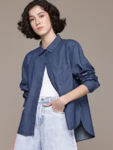 The Roadster Lifestyle Co. Solid Denim Casual Shirt