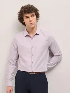 THE BEAR HOUSE Men Spread Collar Solid Cotton Tailored Fit Formal Shirt