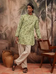 Sangria Men Indie Floral Print Above Knee Kurta
