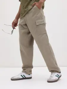The Roadster Life Co. Men Mid-Rise Pure Cotton Relaxed Fit Cargos with Toggle Hem