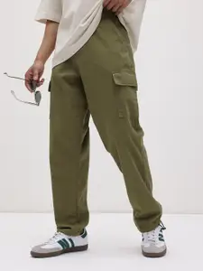 The Roadster Life Co. Men Mid-Rise Relaxed Fit Pure Cotton Cargos with Toggle