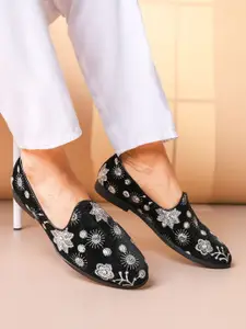 House of Pataudi Men Embroidered Lightweight Majoris