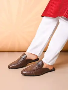 House of Pataudi Men Round Toe Textured Mules