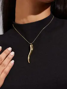 Yinara Gold-Plated Minimal Chain Wavy Pendant Necklace