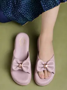 Shoetopia Women Textured Platform Sandals With Bow