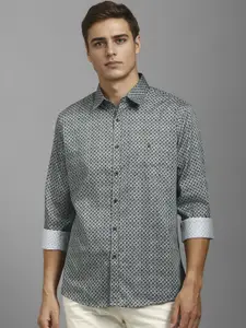 Louis Philippe Sport Men Geometric Printed Opaque Cotton Casual Shirt
