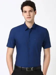 Peter England Men Spread Collar Solid Cotton Slim Fit Formal Shirt