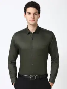 Peter England Men Spread Collar Solid Cotton Slim Fit Formal Shirt