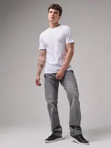 VUDU Men Comfort Relaxed Fit Light Fade Mid-Rise Cotton Jeans