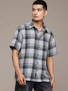 The Roadster Lifestyle Co. Men Comfort Checked Pure Cotton Casual Shirt