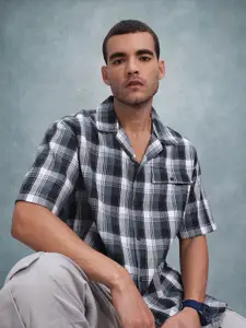 The Roadster Lifestyle Co. Men Relaxed Checked Casual Shirt