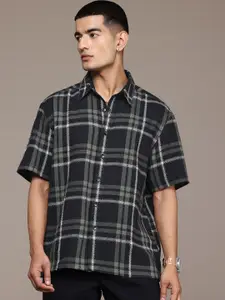 The Roadster Lifestyle Co. Men Comfort Checked Pure Cotton Casual Shirt