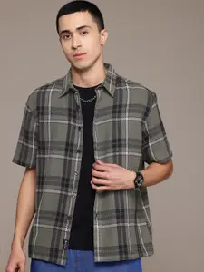 The Roadster Lifestyle Co. Men Comfort Checked Pure Cotton Casual Shirt