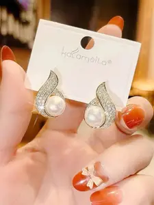 Celestique Contemporary Pearls Studs