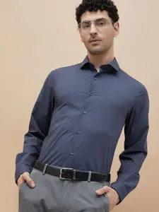 CODE by Lifestyle Men Cutaway Collar Solid Cotton Slim Fit Formal Shirt