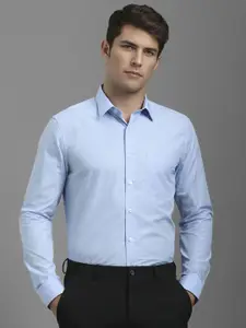 Louis Philippe Men Spread Collar Checked Cotton Formal Shirt