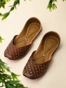 Rocia Women Ethnic - Embellished Mojaris Flats