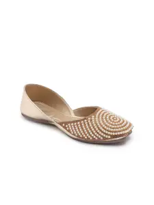 Sole Saga Women Embellished Ethnic Mojaris Flats