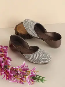 Sole Saga Women Embellished Round Toe Ethnic Mojaris Flats