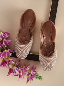 Sole Saga Women Embellished Ethnic Mojaris