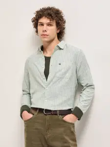 THE BEAR HOUSE Men Cutaway Collar Vertical Striped Cotton Slim Fit Casual Shirt