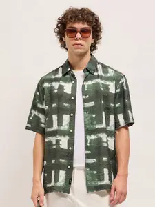 THE BEAR HOUSE Men Spread Collar Abstract Printed Relaxed Fit Casual Shirt