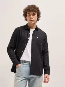 THE BEAR HOUSE Men Speread Collar Solid Cotton Casual Shirt