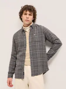 THE BEAR HOUSE Men Speread Collar Checked Cotton Casual Shirt