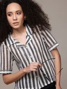 The Roadster Lifestyle Co. Boxy Self Design Casual Shirt