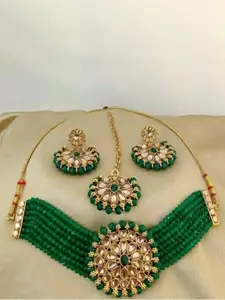 JMBW INTERNATIONAL Gold-Plated & Green Kundan Studded Necklace & Earrings With Maang Tika