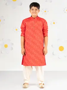 VASTRAMAY Boys Bandhani Printed Mandarin Collar Regular Kurta With Patiala