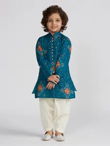 VASTRAMAY Boys Bandhani Printed Mandarin Collar Regular Sequinned Kurta With Patiala
