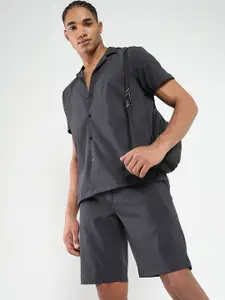 SHOWOFF Cuban Collar Shirt With Shorts