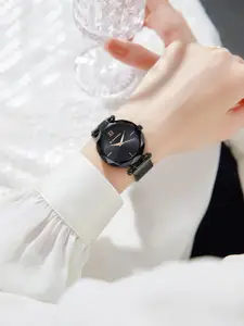 GIORDANO Women Dial & Bracelet Style Straps Analogue Watch GZ-60042-33