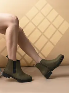The Roadster Lifestyle Co Women Solid Chelesa Boots