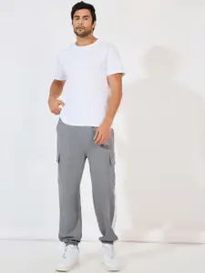 Styli Men Colorblock Oversized Cargo Pocket Jogger With Embroidery Detail