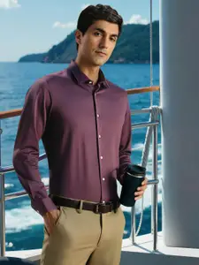 Louis Philippe Men Spread Collar Solid Cotton Slim Fit Formal Shirt