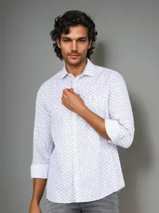 Crimsoune Club Men Smart Spread Collar Floral Printed Cotton Slim Fit Casual Shirt