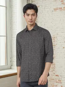 Crimsoune Club Men Smart Spread Collar Abstract Printed Cotton Slim Fit Casual Shirt