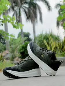 Liberty Mount E Men Textured Sports Running Shoes