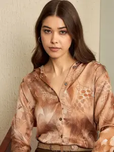 The Roadster Lifestyle Co. Women Spread Collar Floral Printed Silk Casual Shirt