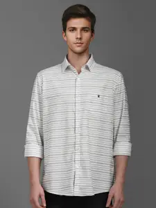 Louis Philippe Sport Men Slim Fit Horizontal Stripes Opaque Striped Casual Shirt